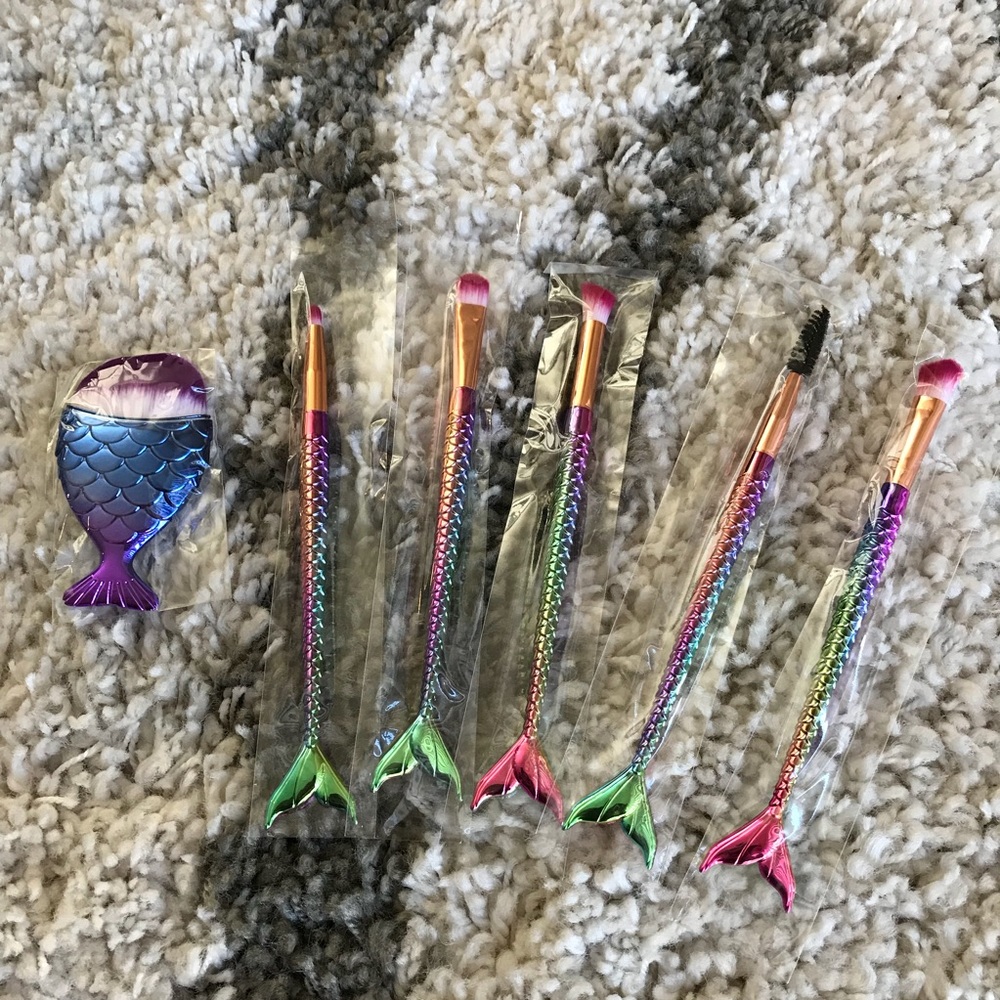 NWT Mermaid Eye Brush Cosmetic Set 🧜♀️ - Picture 6 of 6